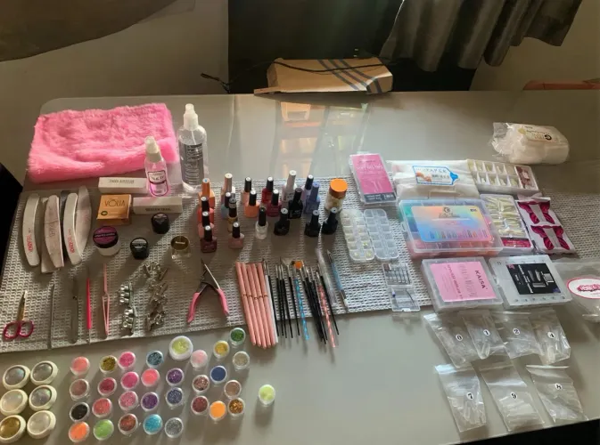 Tudo de unhas menos aparelhos - Lote de esmaltes + tips + glitters + pincéis