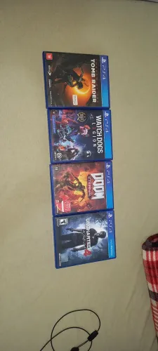 4 Jogos PS4 (Mídia Física): Uncharted 4, WatchDogs 3, Shadow of the Tomb Raider, DOOM et