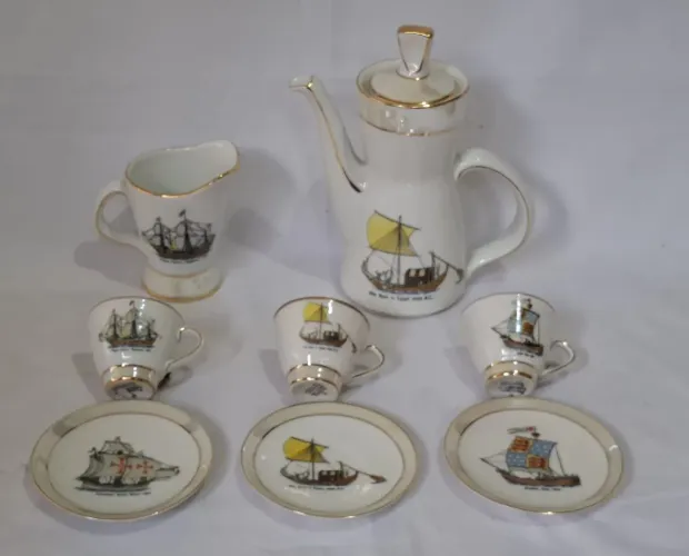 CONJUNTO DE CAFÉ TRADICIONAL PORCELANA "CONDESSA" DÉCADA 40