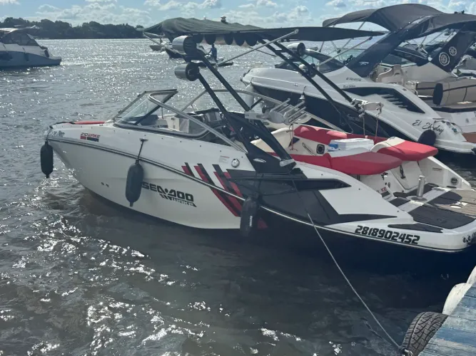JET BOAT 210 WAKE SEA DOO