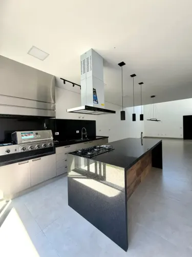 Casa térrea nova à venda no Condomínio Jardim dos Lírios Paulínia