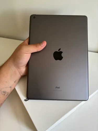 iPad 9ª Geração 64 GB Cinza - R$ 1.550 (aceito propostas)