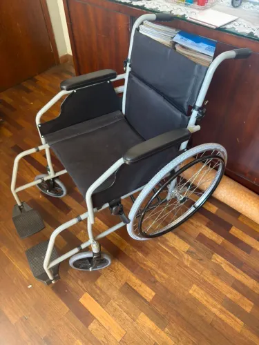 Cadeira de rodas em ÓTIMO ESTADO