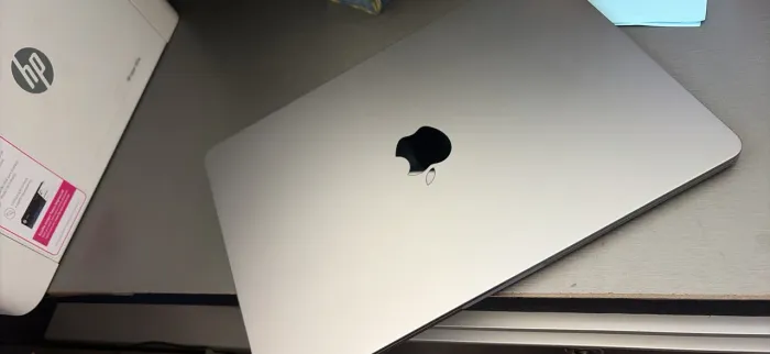 MacBook m3, 16-256, 2024