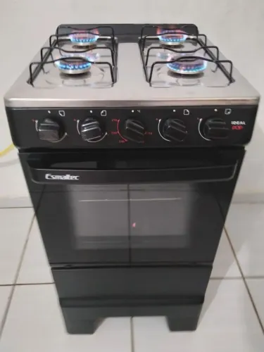 Vendo fogão " ESMALTEC " 5 MESES DE USO " O FORNO ESTÁ NOVO "