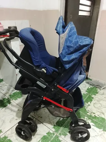 Carrinho de bb com bb conforto 