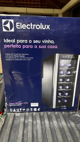 Adegas Eletrolux 12 garrafas modelo ACB12 voltagem 220 nova