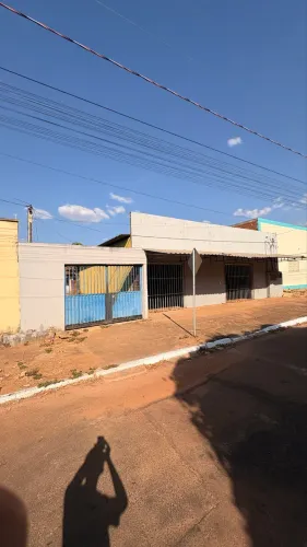 Ponto comercial com duas casas no fundo