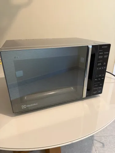 Micro-ondas Electrolux 23L Efficient ME23S - Pouquíssimo Uso