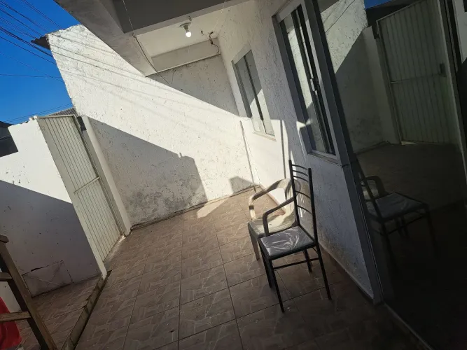 Alugo casa