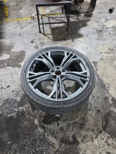 Vendo rodas liga 20, leve com  pneus.!