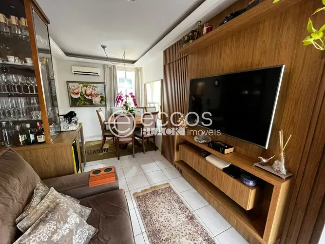 Casa em condomínio à venda, 3 quartos, 1 suíte, 2 vagas, Mercês - UBERABA/MG