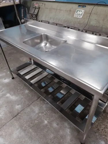 Vendo pia toda inox medida 1.60x60x90 pronta entrega região de Curitiba entrega é grátis