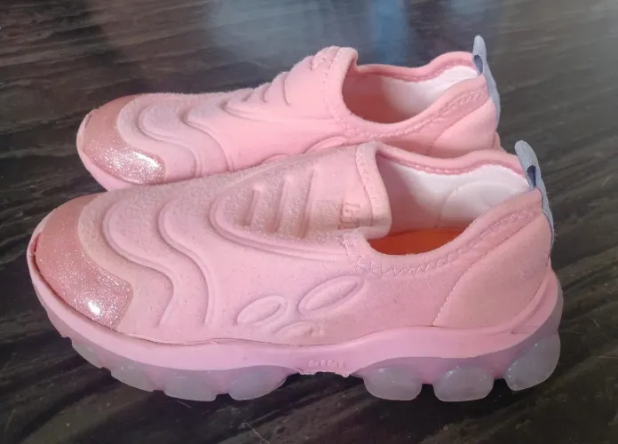 Sandalia infantil usada