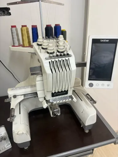 Máquina de Bordar Profissional Brother PR650 Usada