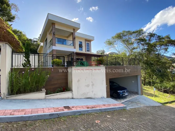 Casa (Padrão), com 4 quartos e 5 banheiros à Venda, 372 m² em Domingos Martins/ES