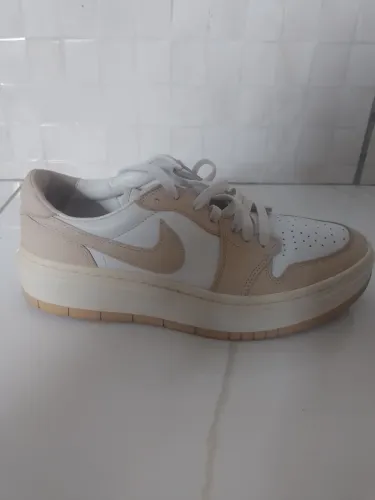 Tênis Nike air jordan, número 40