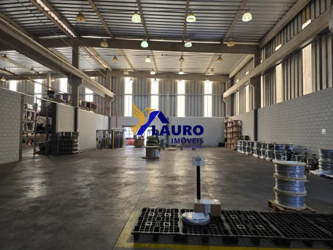 Locação de Galpão Industrial em Condomínio de Alto Padrão em Valinhos-SP - 2 salas, 4 banh