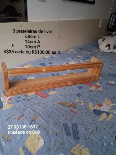 Prateleira de livros, esmaltes ou decoração