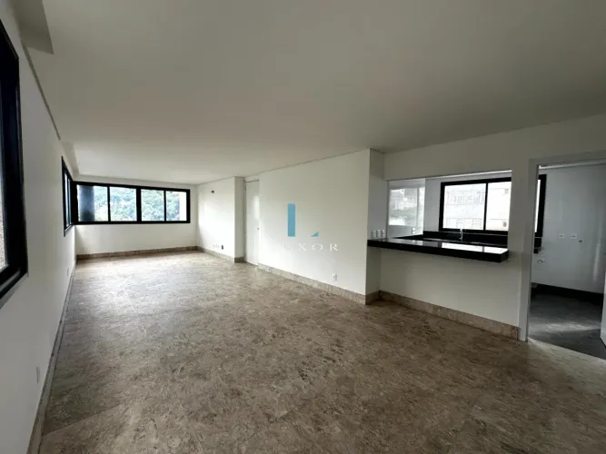 Apartamento 4 suítes à venda na Avenida Contorno