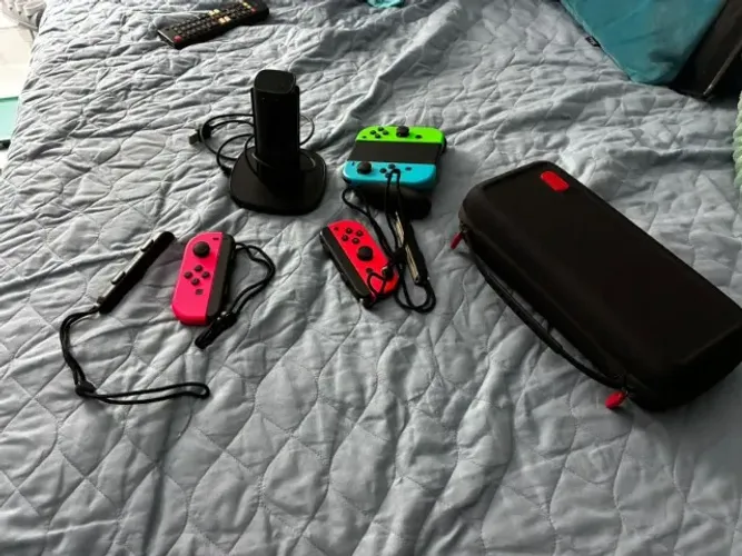Nintendo Switch HAC-001(-01) V2 Bloqueado + case + controles extras + jogos + carregador
