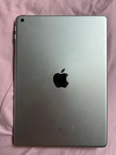 iPad 6ª geração ? 32 GB + capa + caneta
