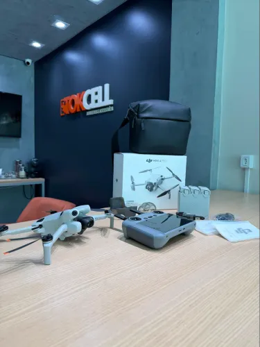 Drone DJI Mini 4 Pro Fly More Combo Plus Completo (com tela) Seminovo Garantia Loja Física