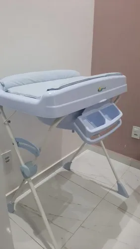 Banheira com suporte e trocador