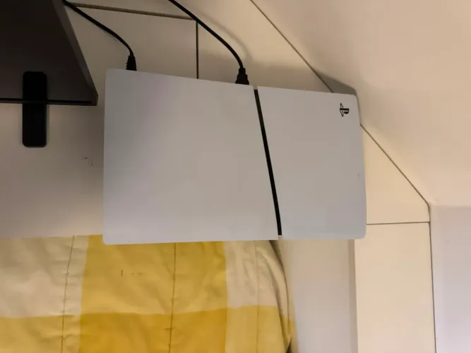 PS5 slim com 2 controles