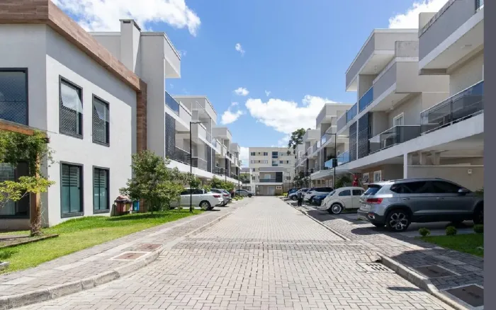 Casa nova em condomínio fechado!