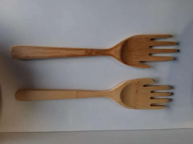 Talheres de bambu para servir