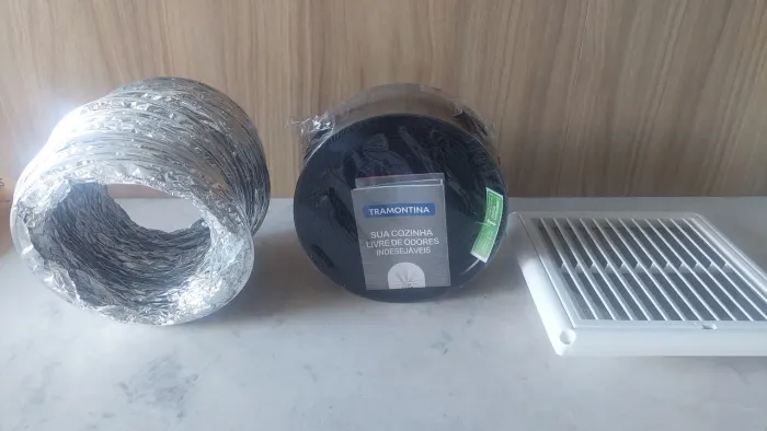 Filtro de carvão + duto flexível + grelha de ventilação