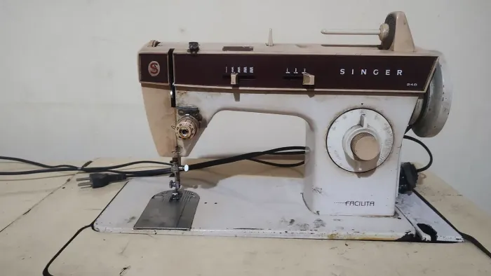 Máquina de costura singer