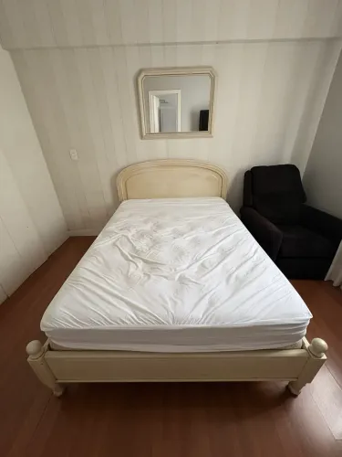 Cama de Casal Usada (em Patina Madeira Maçica)