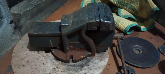 Morsa antiga de ferro grande 40cm pesadona como tá na foto se procura coisa boa tá ai
