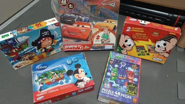 Lote com 5 Quebra-Cabeças Infantis Disney, Carros, PJ Masks e Turma da Mônica