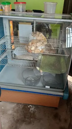 Vendo um balcão de bolos