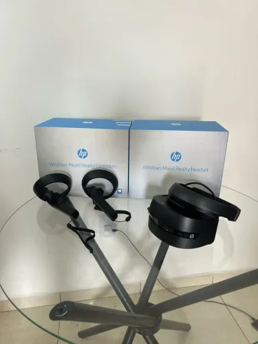 HP Windows Mixed Reality Headset and motion controllers