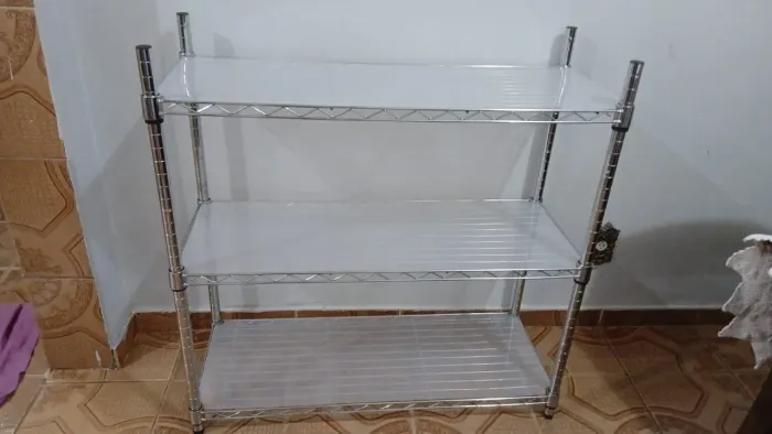 A estante de aço cromado aramada