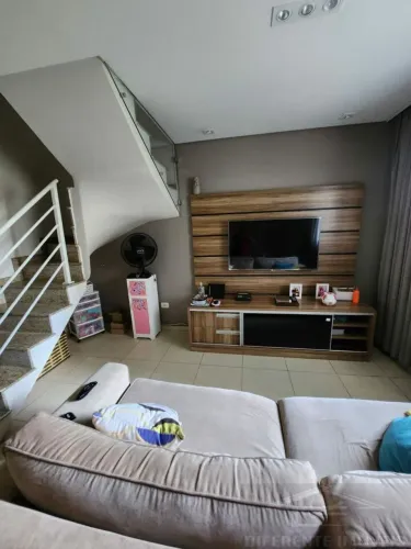CASA EM CONDOMÍNIO À VENDA | 130m²