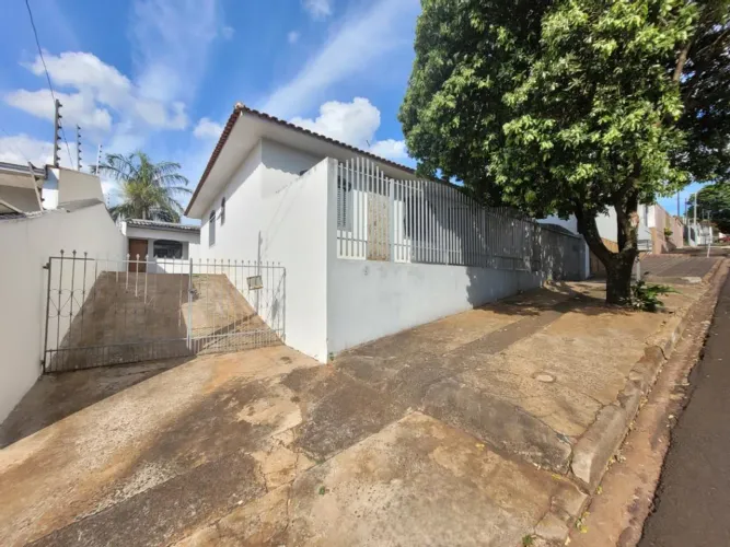 Casa para alugar em Maringá, Jardim Oásis, com 2 quartos, com 61.49 m²