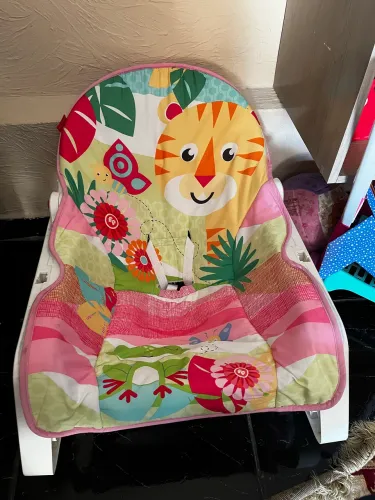 Cadeirinha fisher price menina