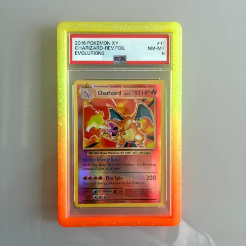 Carta Pokémon Charizard PSA 8