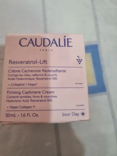Creme facial Resveratrol Lift dia 50 gramas da marca Caudalie