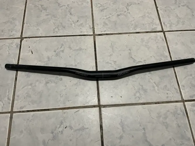 Guidão EXO 780mm curvo 