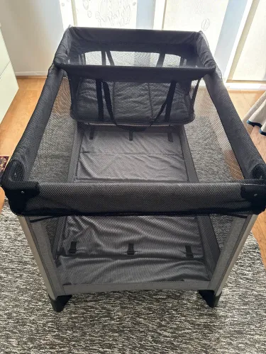 Vendo berço portátil,semi novo. Preço 400,00reais
