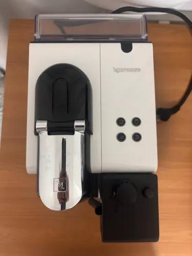 Máquina de café Nespresso peabody