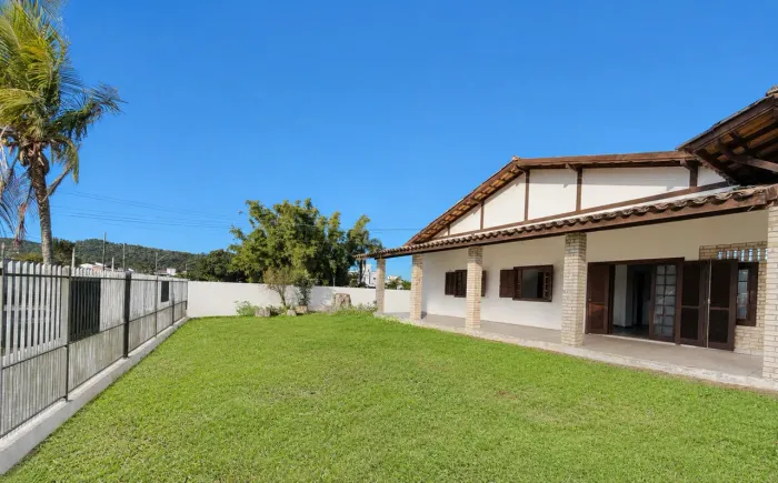Casa para Venda em Florianópolis, Daniela, 4 dormitórios, 2 suítes, 3 banheiros, 2 vagas