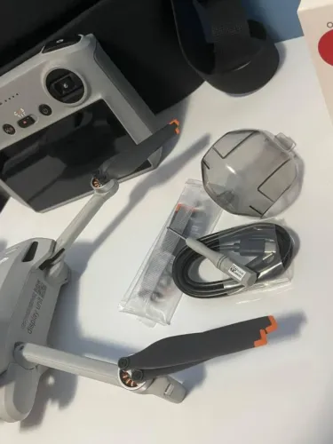 Drone DJI Mini 3 RC tela + CASE DJI/ Semi Novo/ menos 10 ciclos / Em até 18X