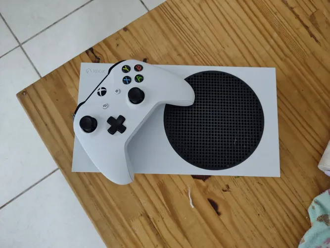 XBOX SERIES S - COM 2 CONTROLES